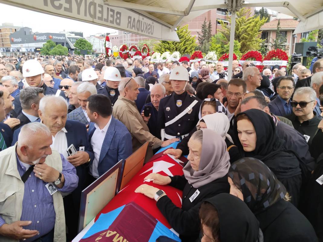 Süleyman Soylu ile İmamoğlu Mehmet Ali Yılmaz'ın cenazesinde aynı karede. İşte Soylu'nun hali 5